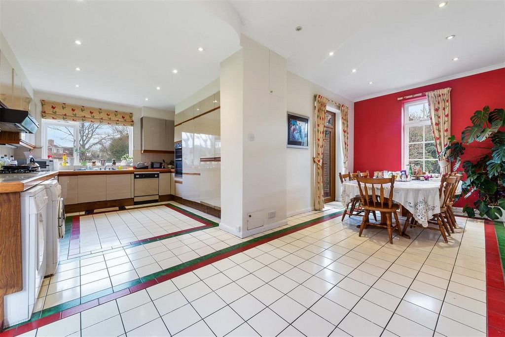Property photo 2 of 13