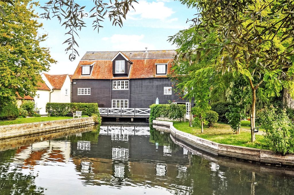 Property photo 1 of 27 Outside