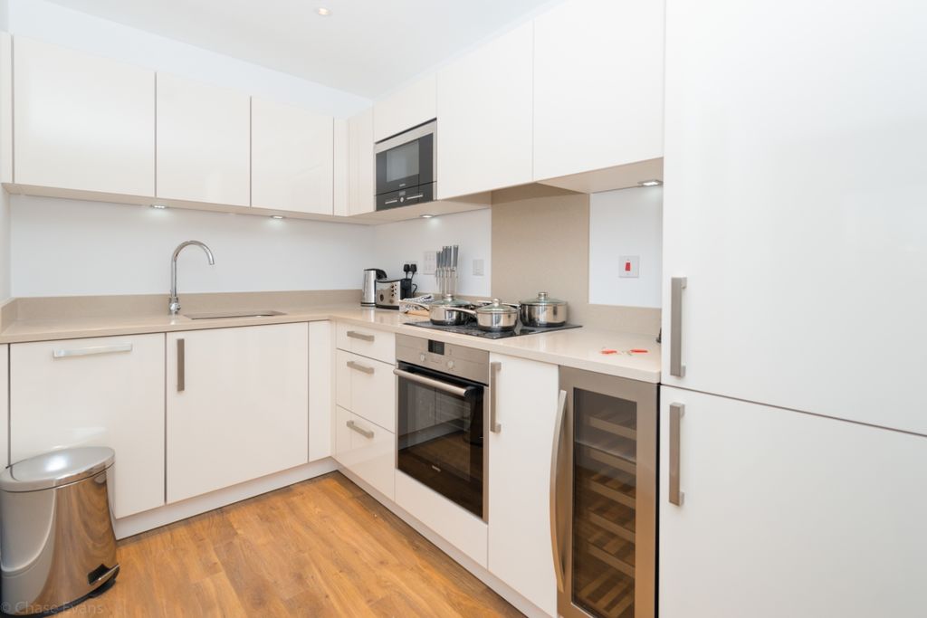 Property photo 3 of 8 Kitchen
