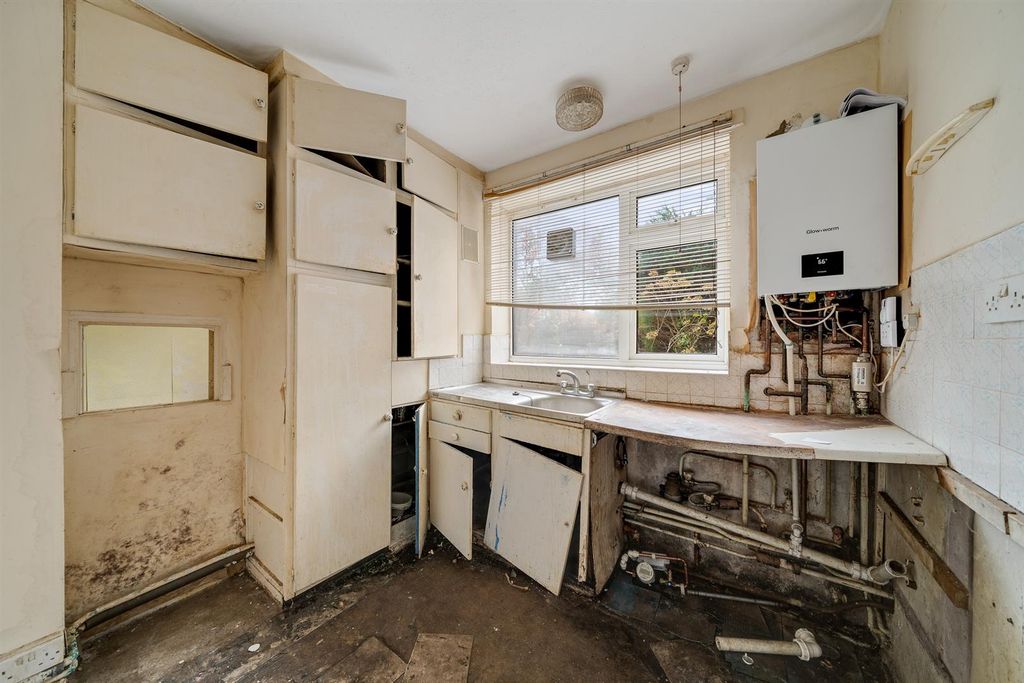 Property photo 3 of 13 Kitchen
