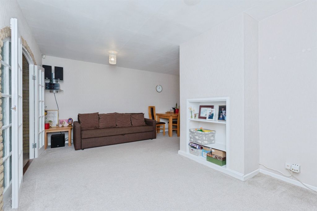 Property photo 3 of 18