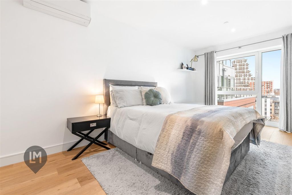 Property photo 3 of 10 Bedroom