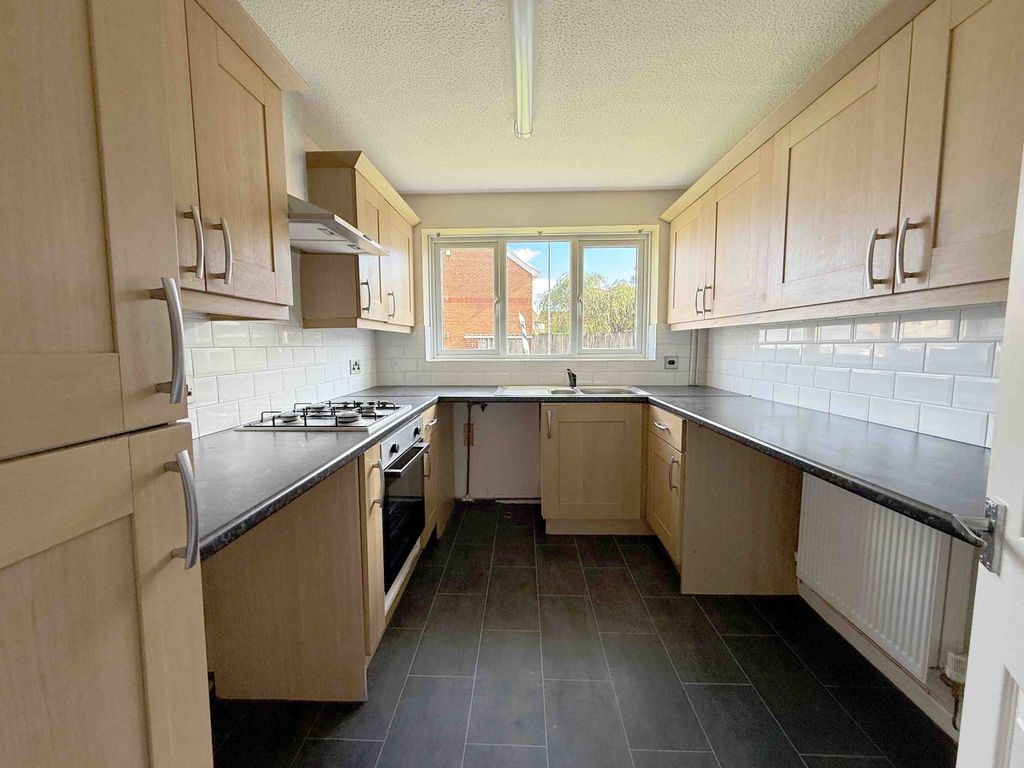 Property photo 3 of 8 Kitchen