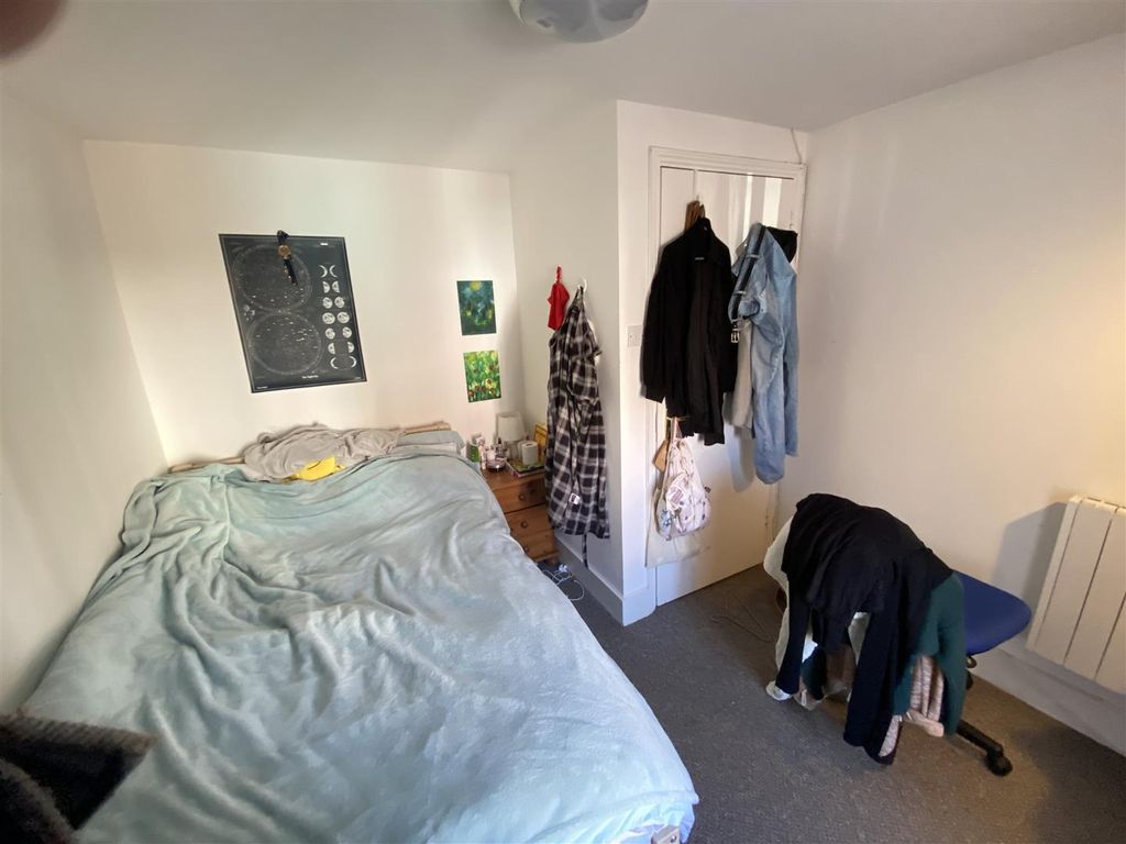 Property photo 3 of 8 Bed 2(F).Jpg