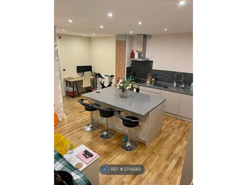 Property photo 3 of 15 Kitchen