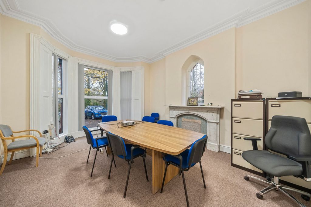 Property photo 3 of 31