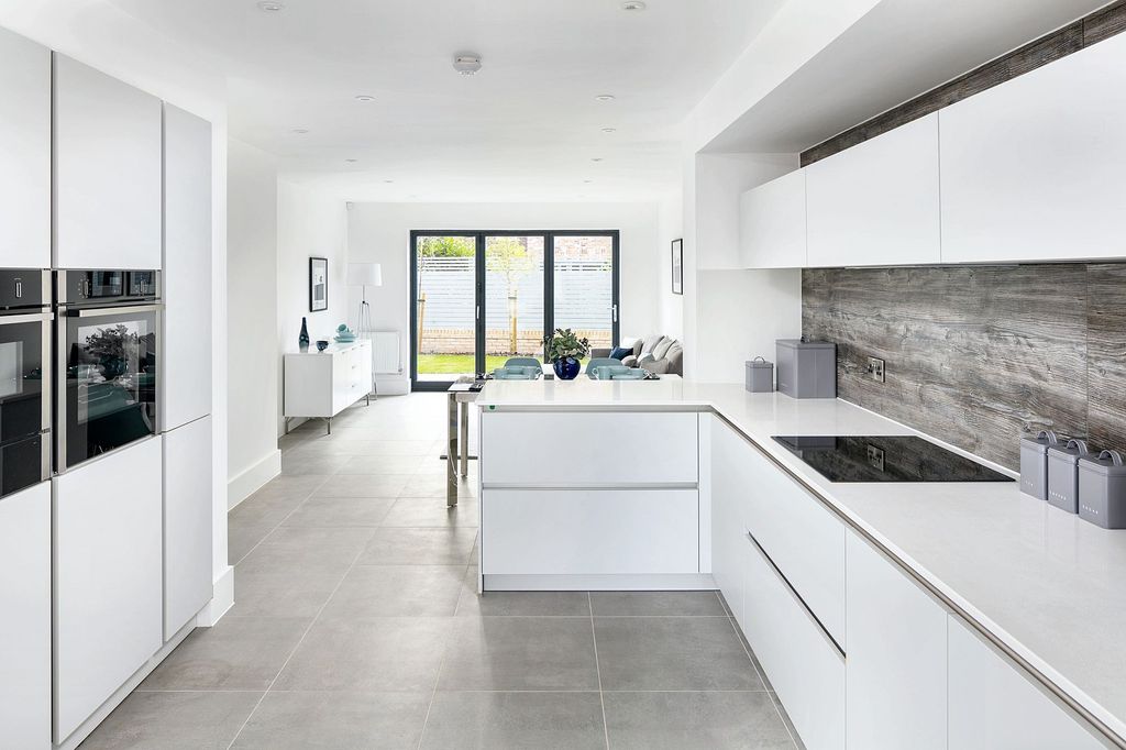 Property photo 2 of 27