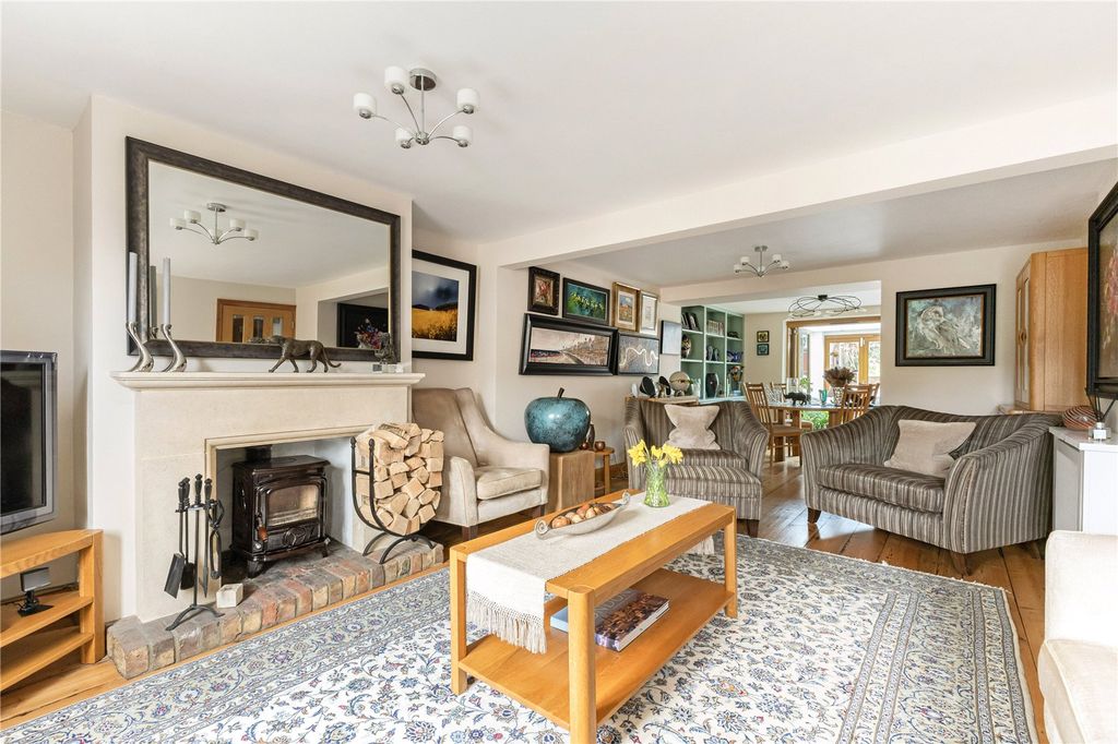 Property photo 3 of 23 Sitting Room