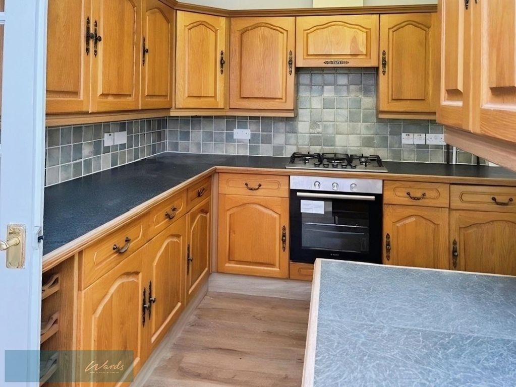 Property photo 3 of 10 Kitchen