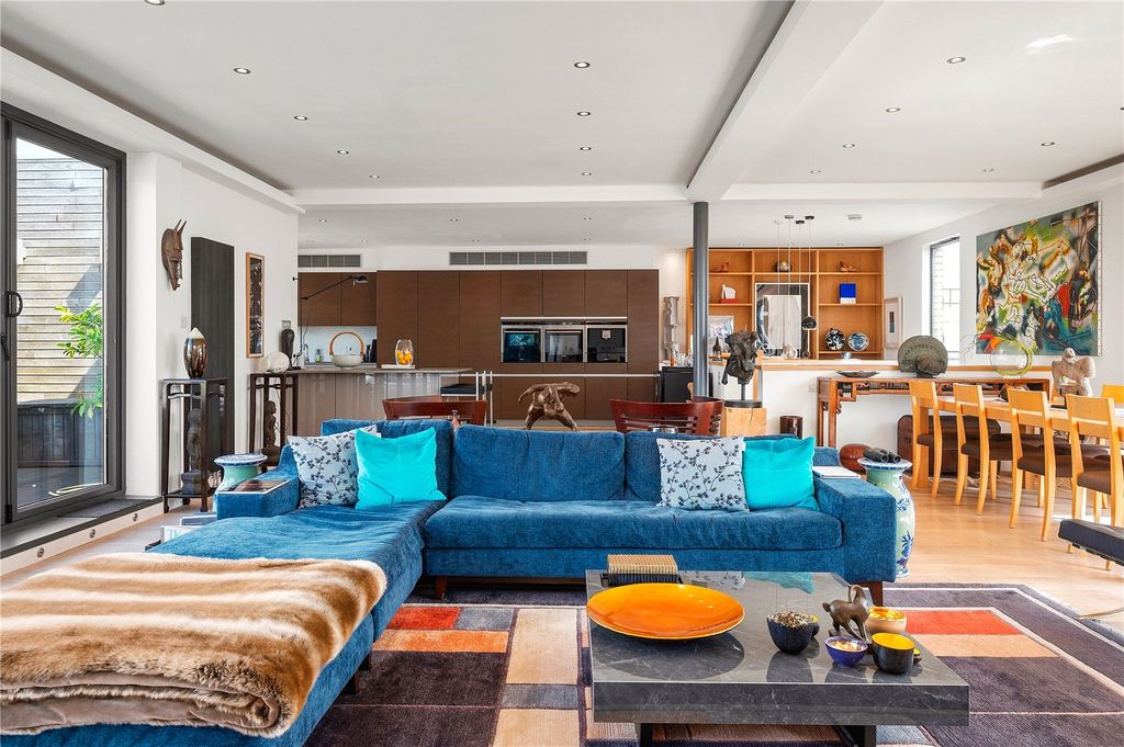 Property photo 2 of 24 Reception / Kitchen