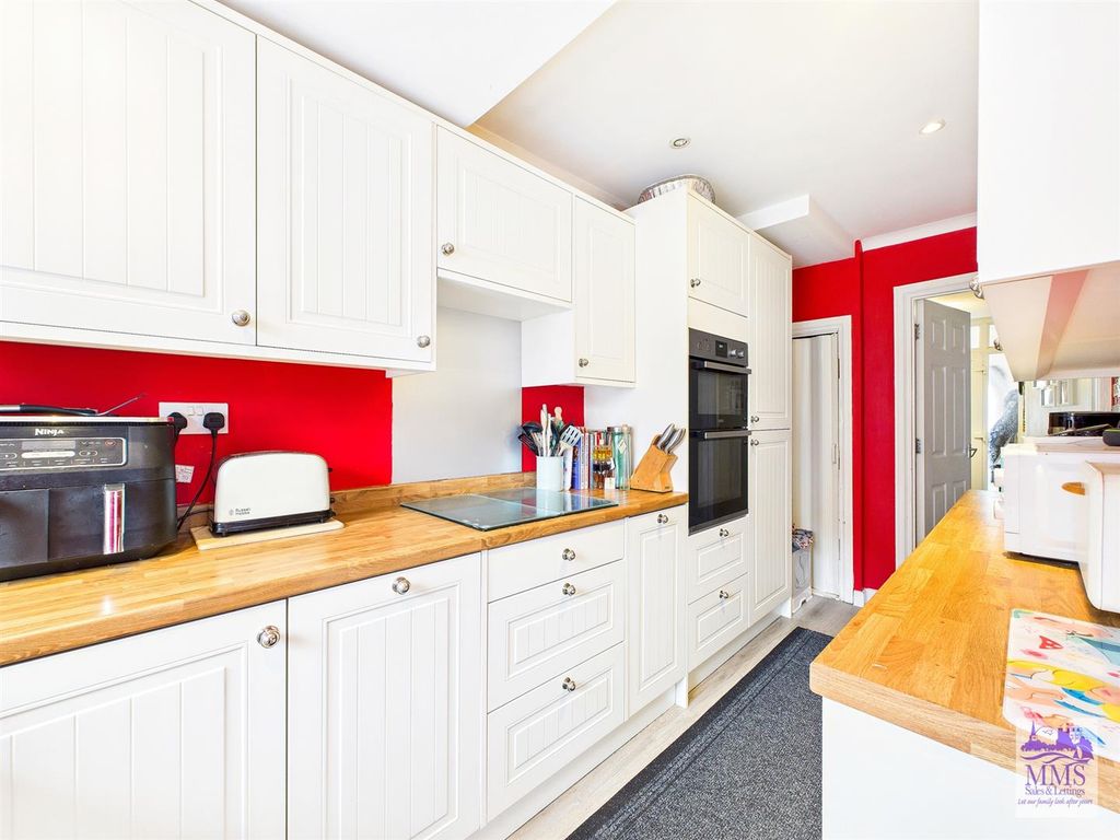 Property photo 2 of 24 Cam04098G0-Pr0146-Still006.Jpg