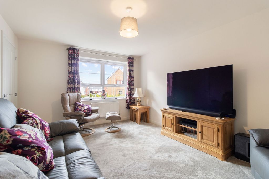 Property photo 2 of 20