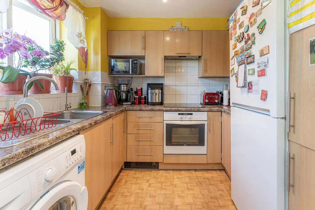 Property photo 2 of 17 Kitchen