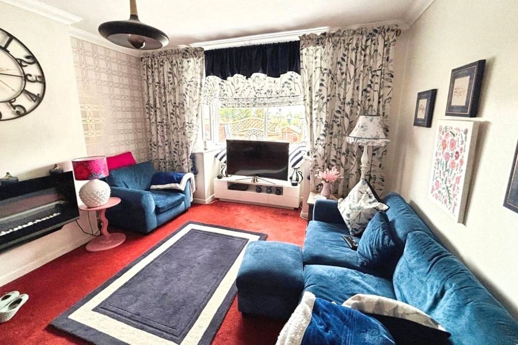 Property photo 2 of 8