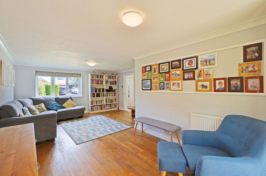 Property photo 2 of 28