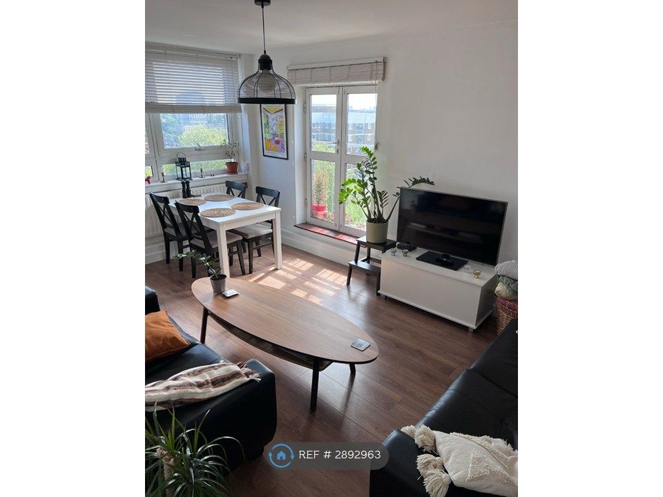 Property photo 1 of 10 Living Room