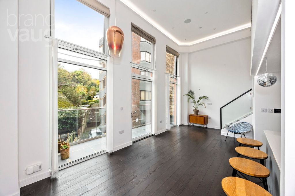 Property photo 3 of 19 Picture No. 10