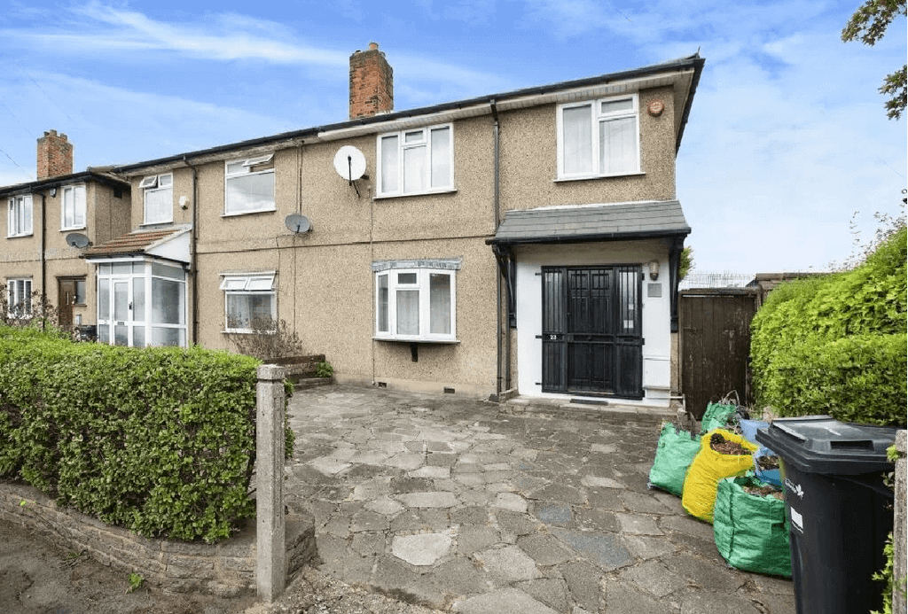 Property photo 1 of 1 Four Bedroom End Terraced House