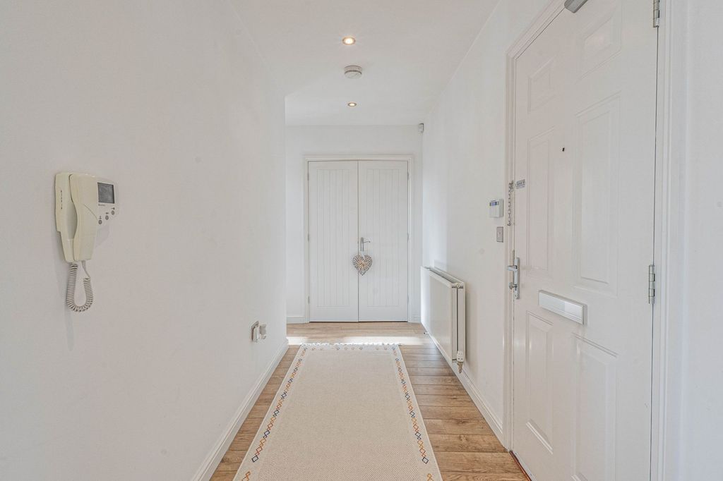 Property photo 3 of 19 Entrance