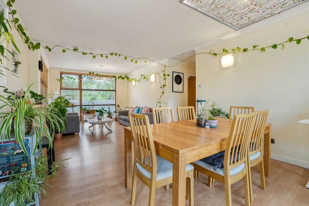 Additional image 9 of 3 bed flat for saleWoodward Place, Loughton Lodge, Milton Keynes MK8