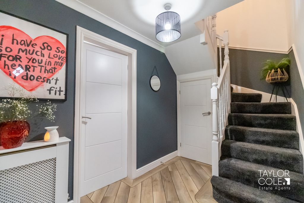 Property photo 2 of 36