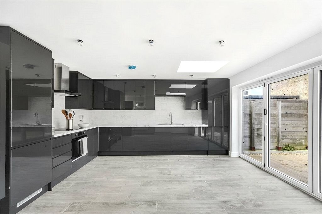 Property photo 3 of 14 Picture No. 22