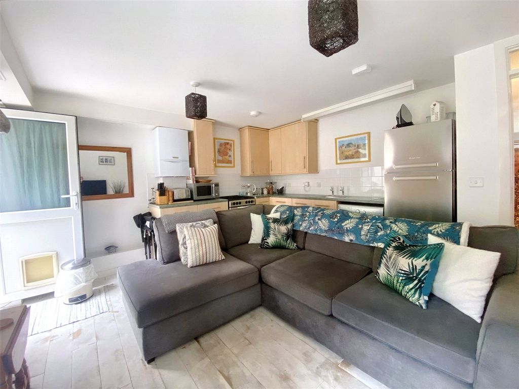 Property photo 3 of 8 Picture No. 06