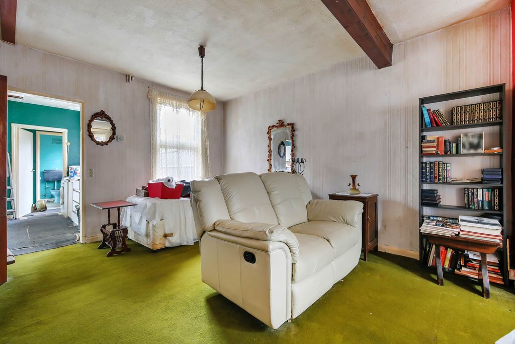 Property photo 3 of 11