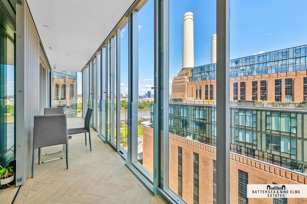 Property photo 2 of 24