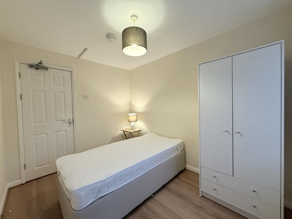 Property photo 2 of 4 Bedroom