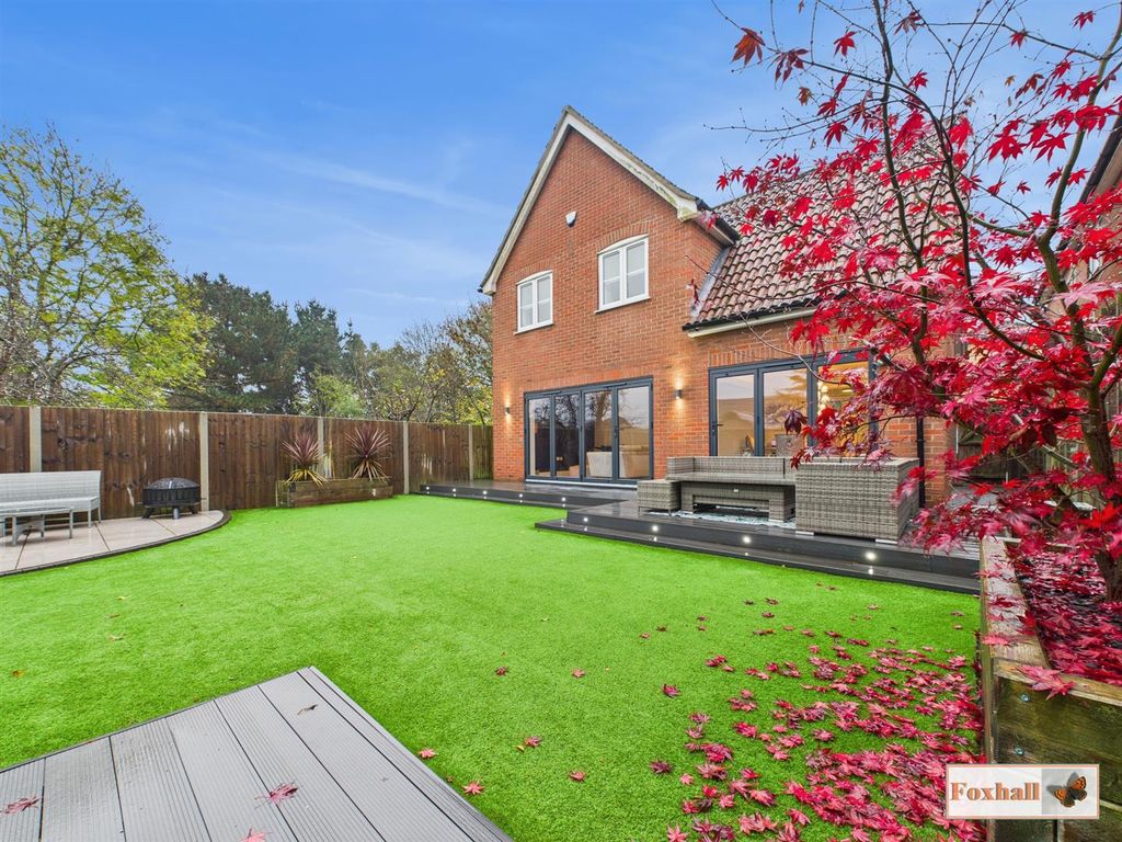 Property photo 1 of 33 Rear Garden