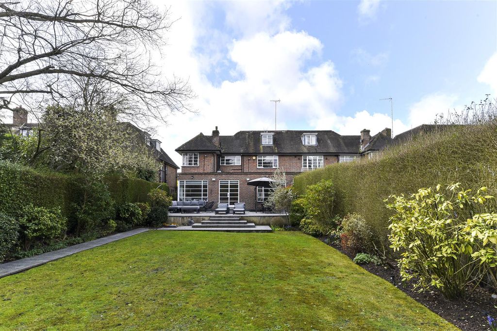 Property photo 2 of 18
