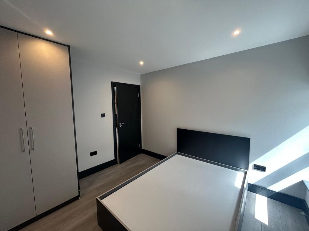 Property photo 3 of 6 Gallery