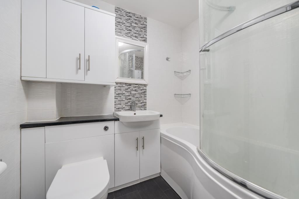 Property photo 3 of 12 Bathroom