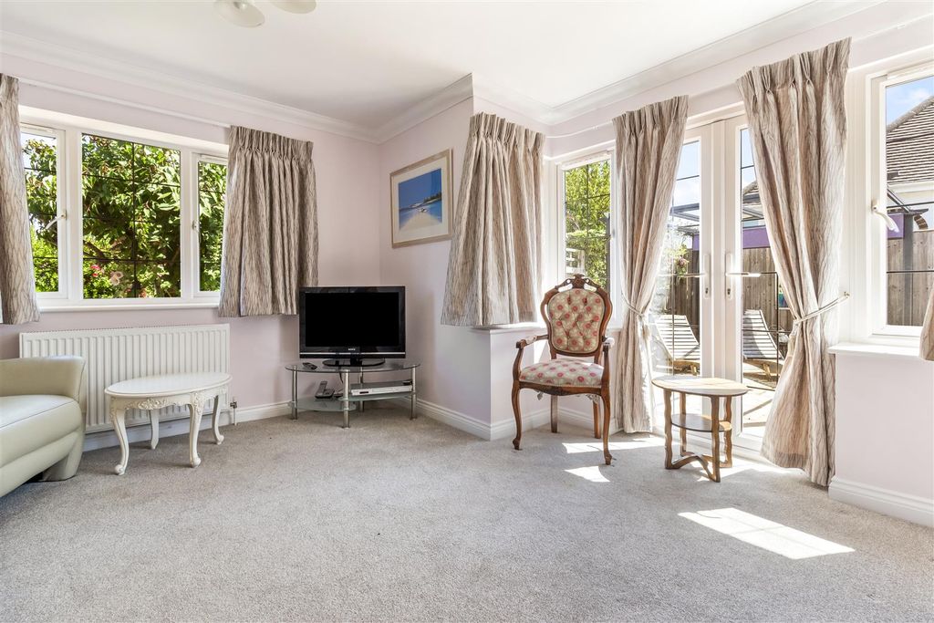 Property photo 2 of 24 2A Elm Park-005.Jpg