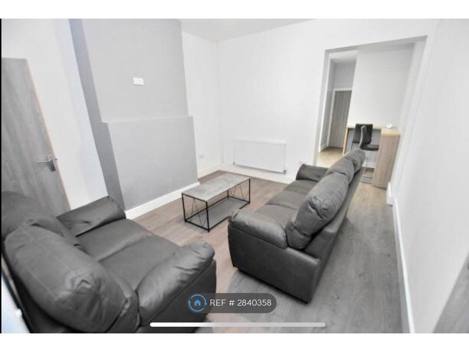 Property photo 3 of 8 Lounge