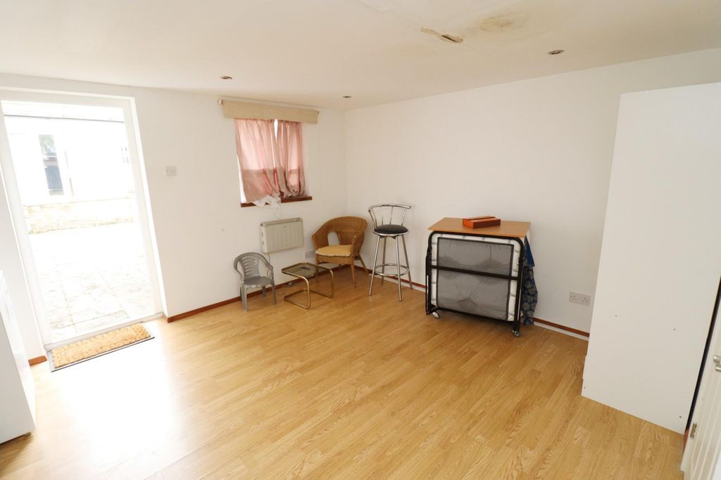 Property photo 3 of 17 Img_6755 E.Jpg