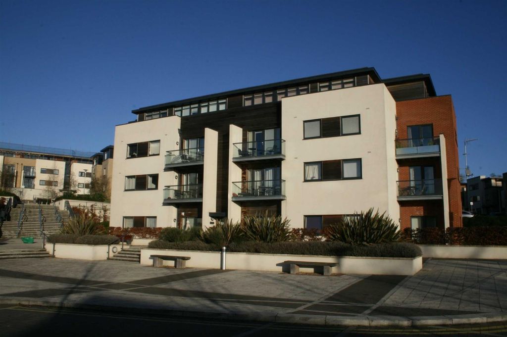 Property photo 2 of 9