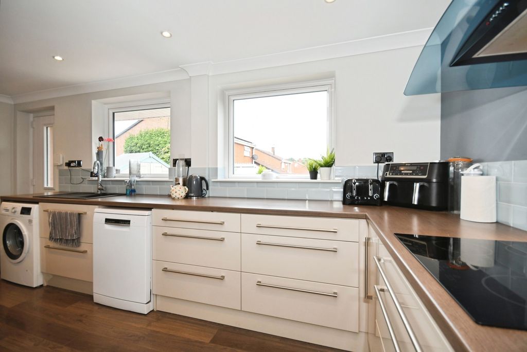 Property photo 3 of 17 Photo