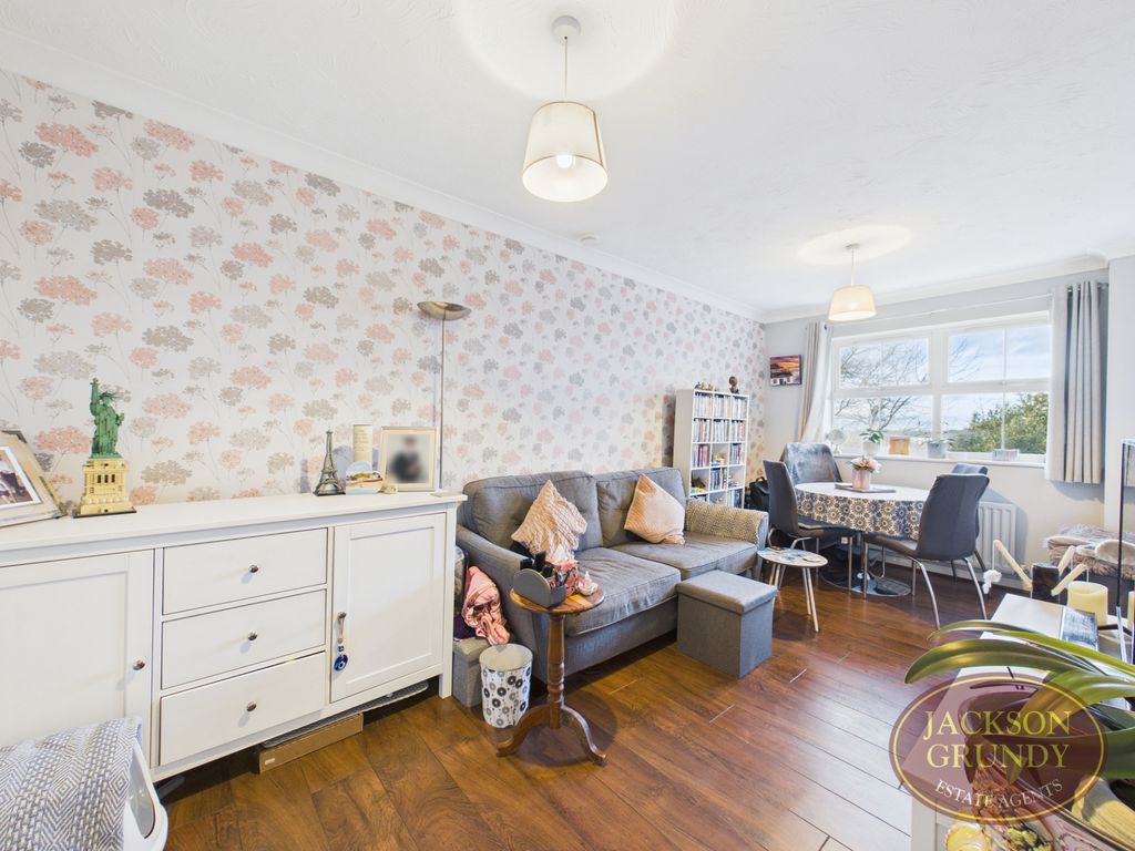 Property photo 3 of 8 Photo 12