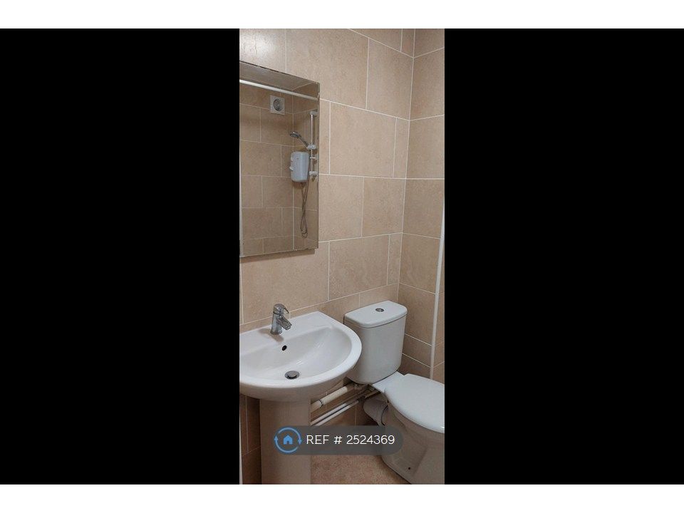 Property photo 3 of 11 Bathroom