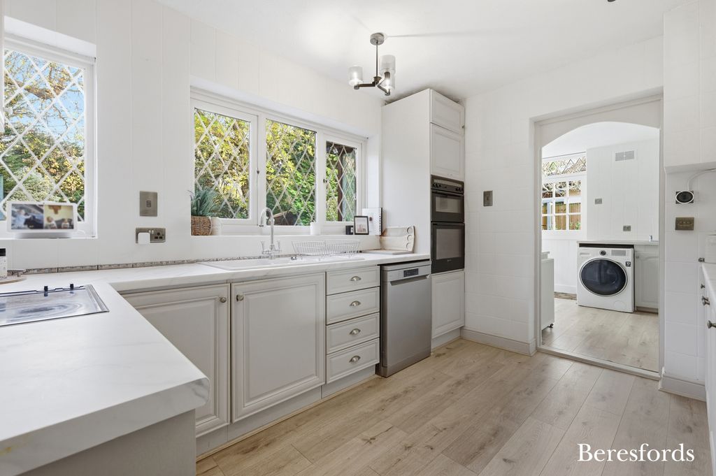 Property photo 2 of 21 Kitchen