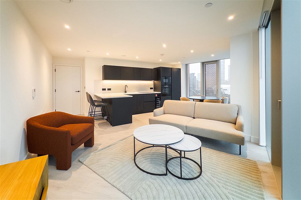 Property photo 2 of 15 (Main)