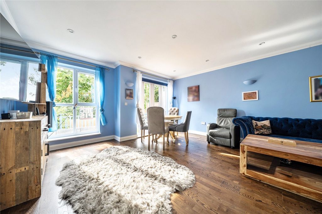 Property photo 2 of 17 =