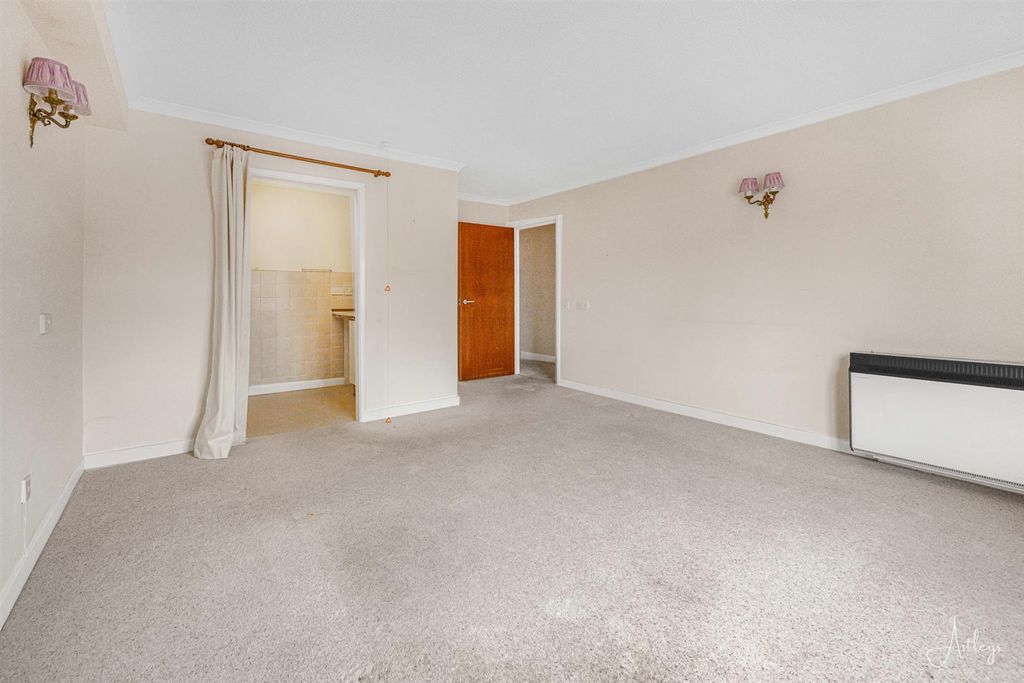 Property photo 2 of 22 Lounge/Dining Room