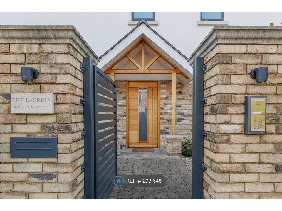 Property photo 2 of 32
