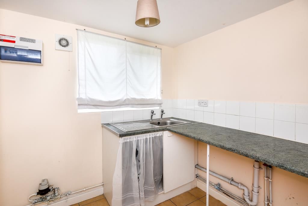 Property photo 2 of 10 Kitchenette