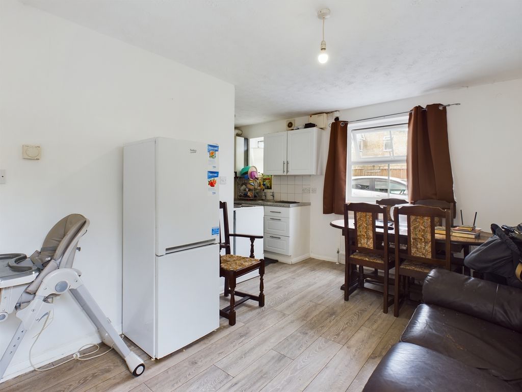Property photo 3 of 6 Cam02545G0-Pr0006-Still001