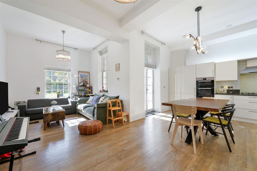 Property photo 2 of 21 Ashford Court (8).Jpg