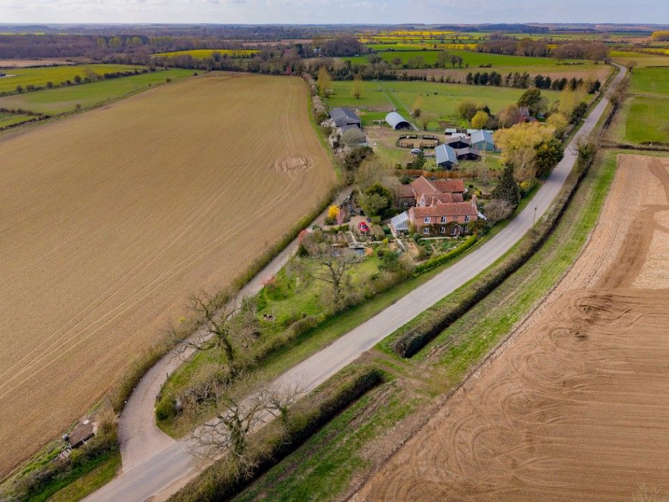 Property photo 2 of 34